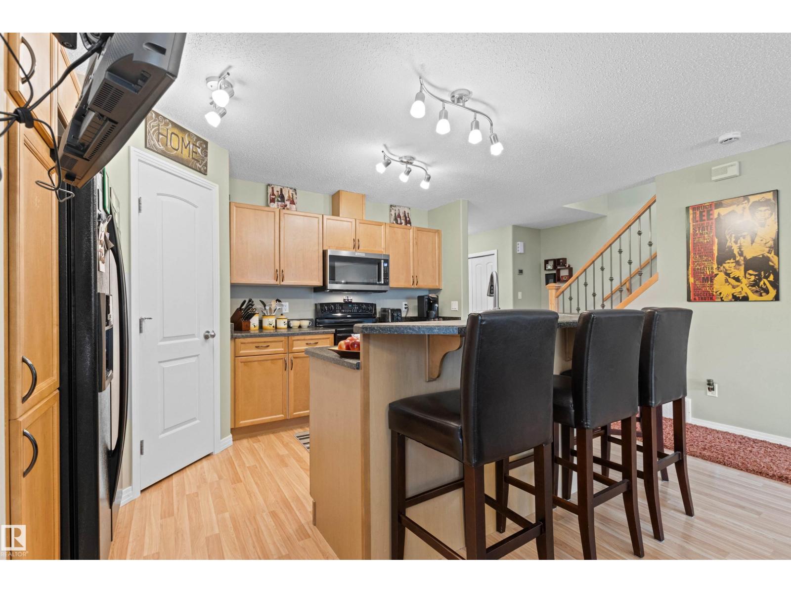 Photo 1 of 21236 91 Av Nw, Edmonton AB