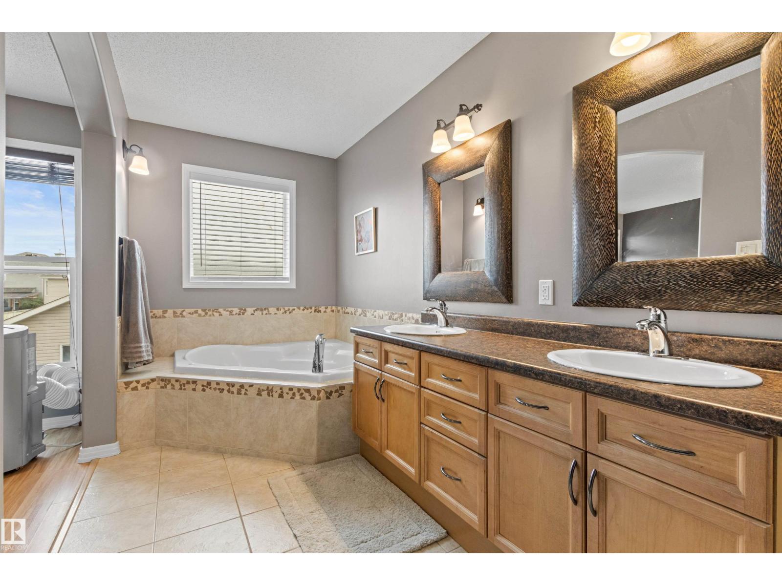 Photo 37 of 21236 91 Av Nw, Edmonton AB