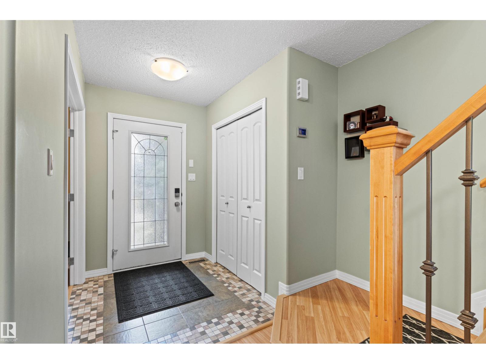 Photo 8 of 21236 91 Av Nw, Edmonton AB