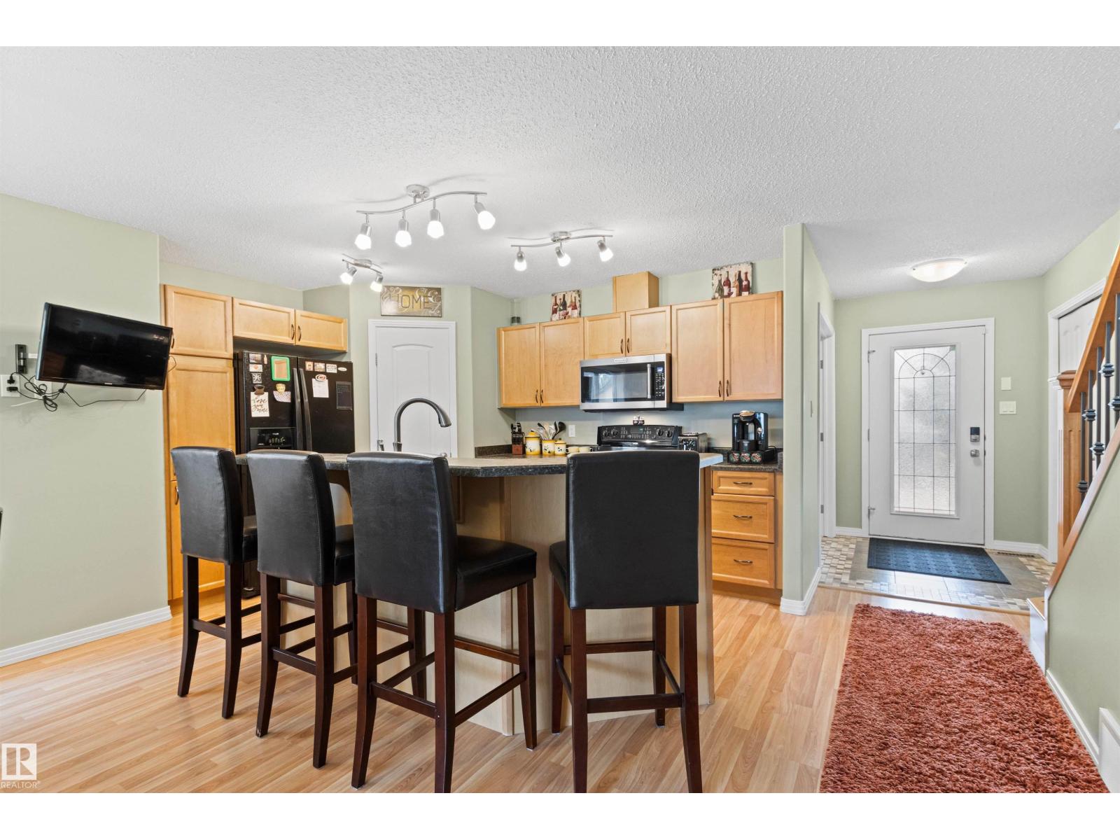 Photo 14 of 21236 91 Av Nw, Edmonton AB