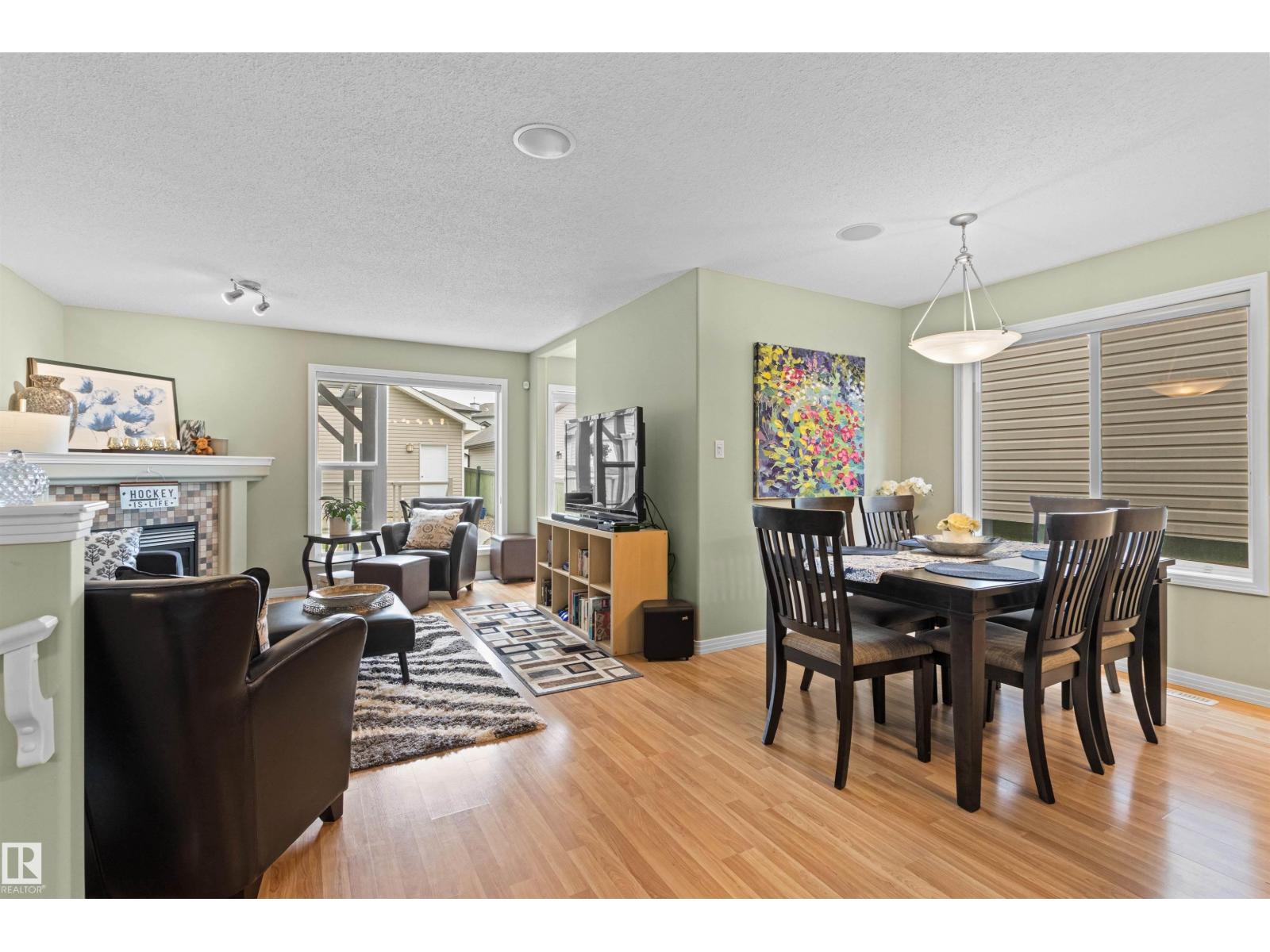 Photo 6 of 21236 91 Av Nw, Edmonton AB