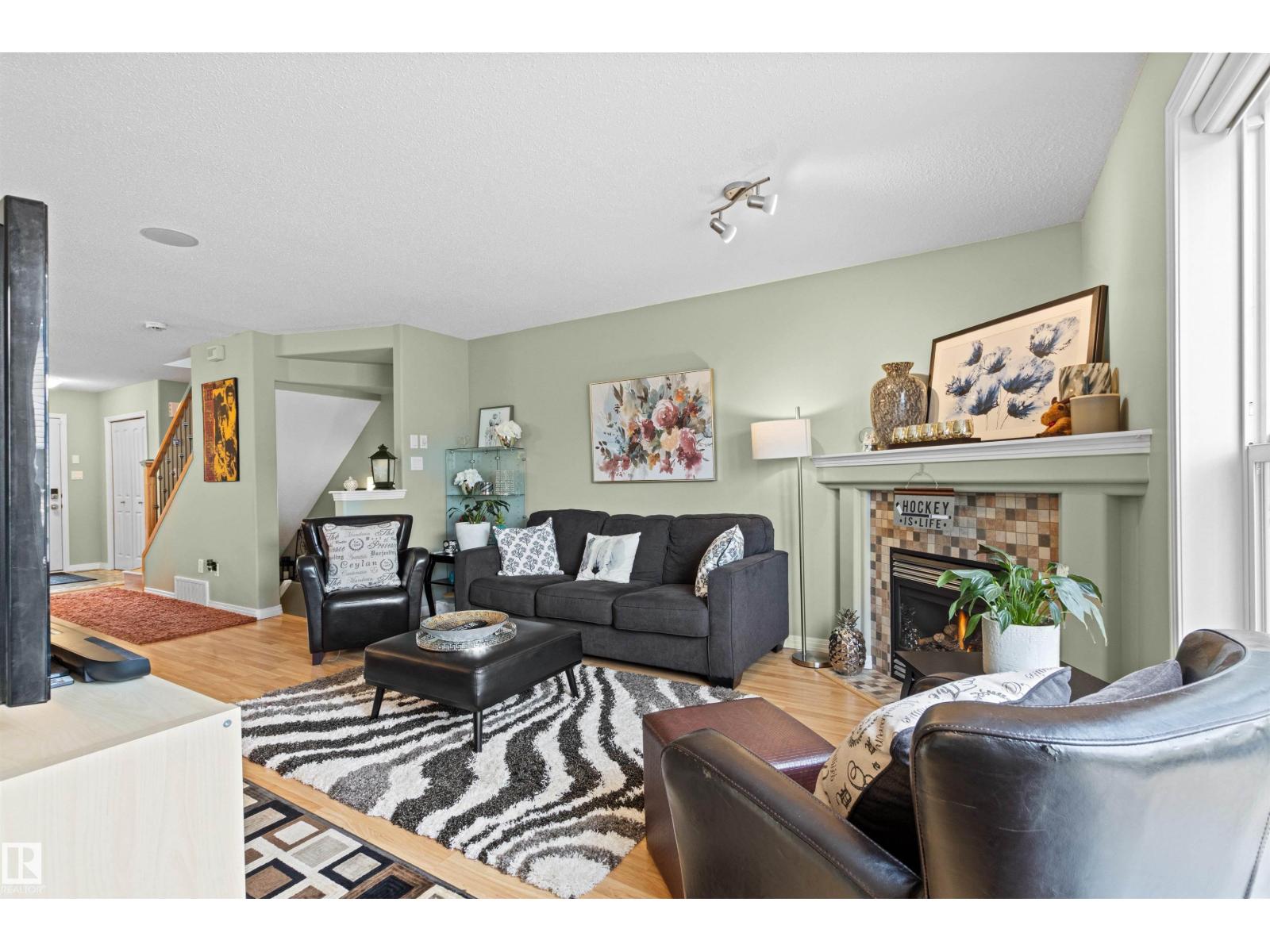 Photo 16 of 21236 91 Av Nw, Edmonton AB