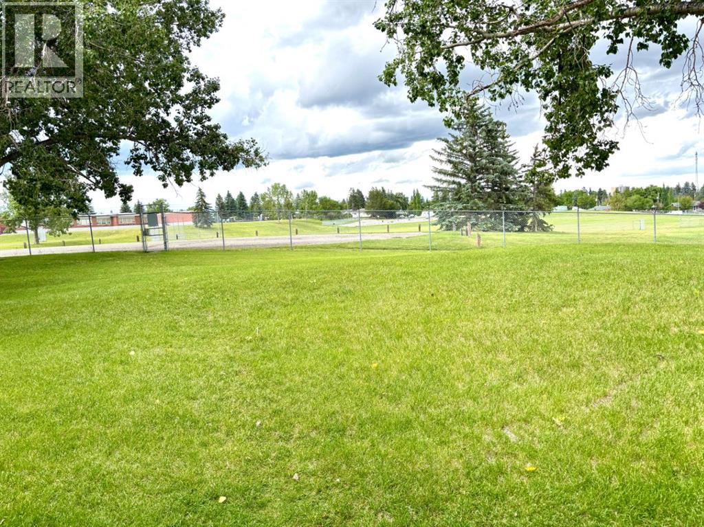 Single Family House for Sale in    Avenue SW Haysboro Calgary 