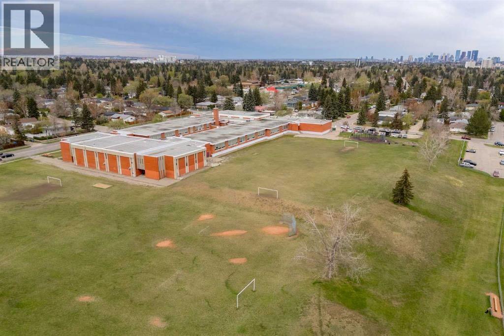 Single Family House for Sale in    Avenue SW Haysboro Calgary 