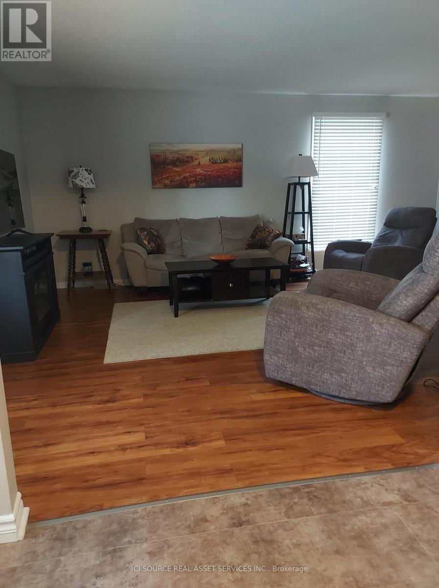 Photo 3 of 195 Ridge Road, Caledon ON