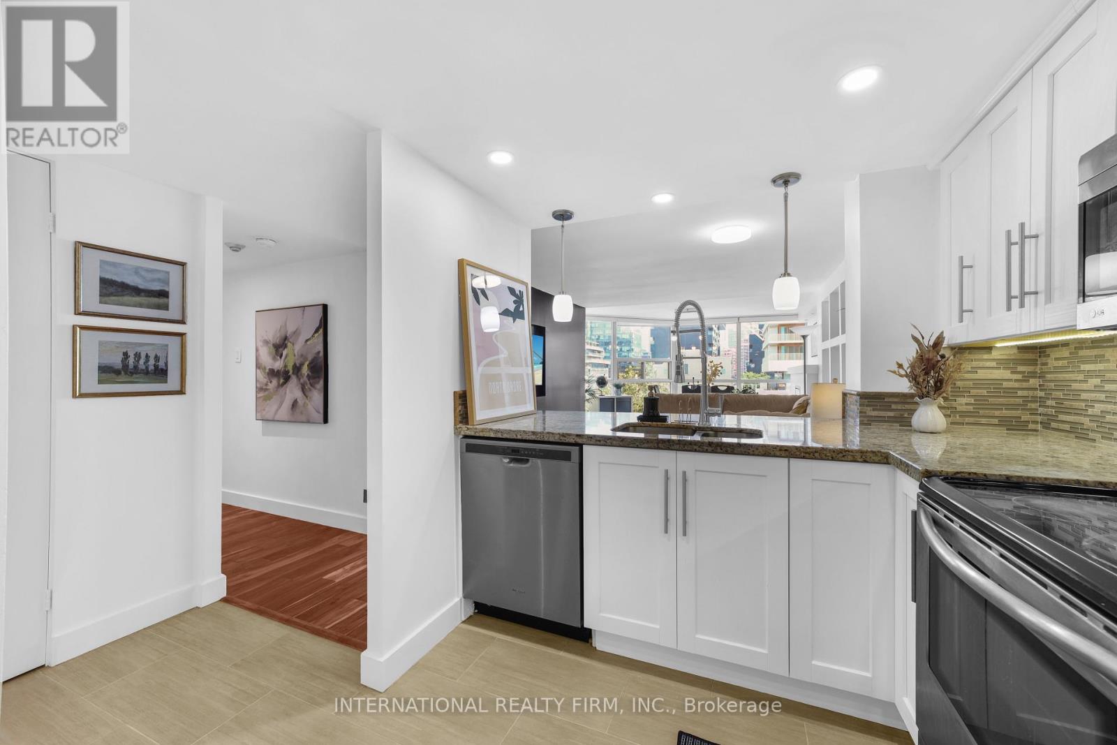 Photo 8 of 713 701 King Street W, Toronto ON