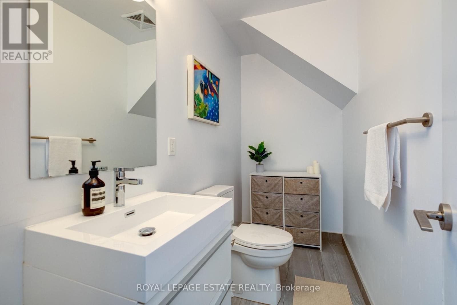Photo 10 of Th 9 175 Pears Avenue, Toronto ON