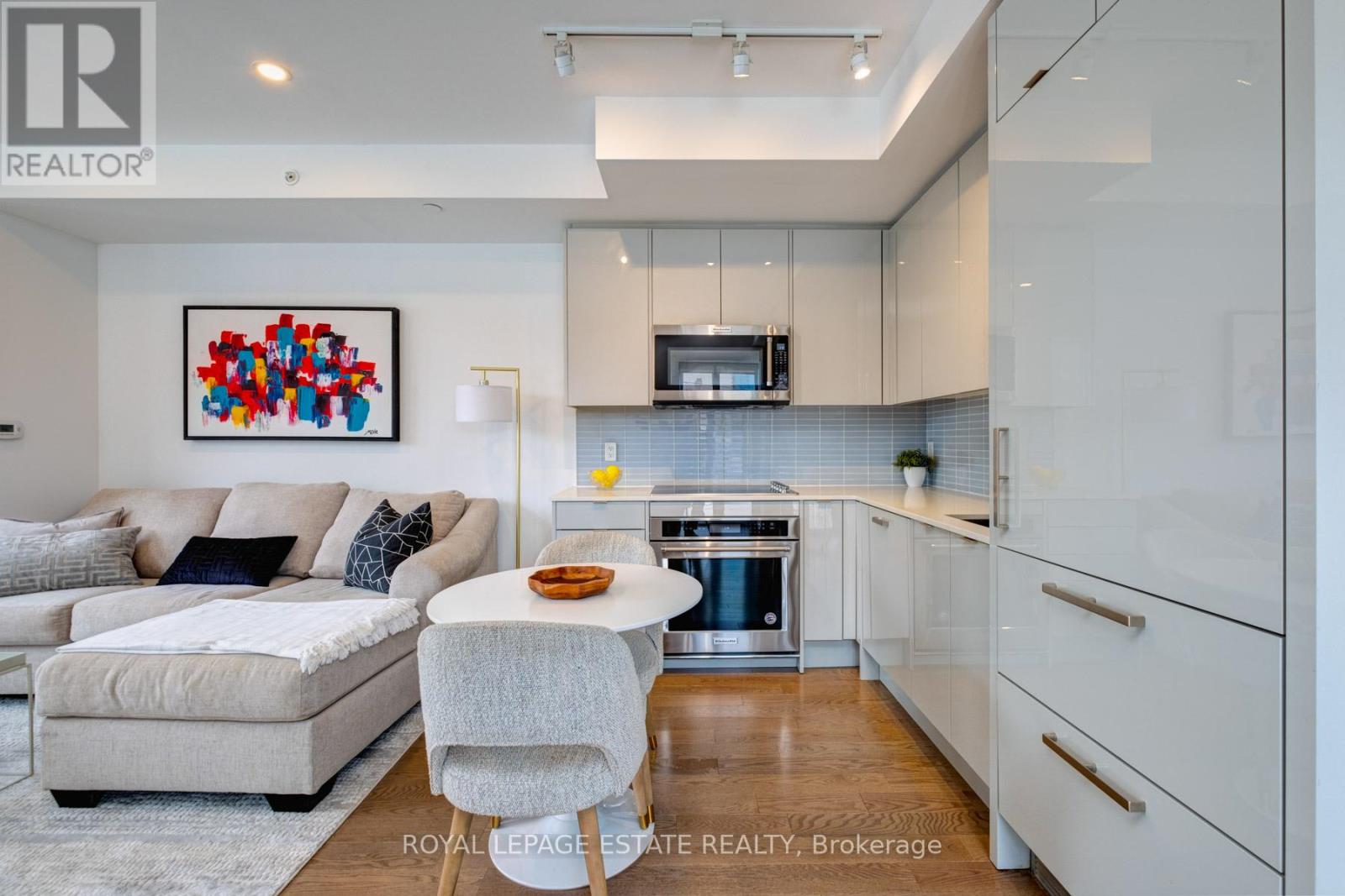 Photo 7 of Th 9 175 Pears Avenue, Toronto ON