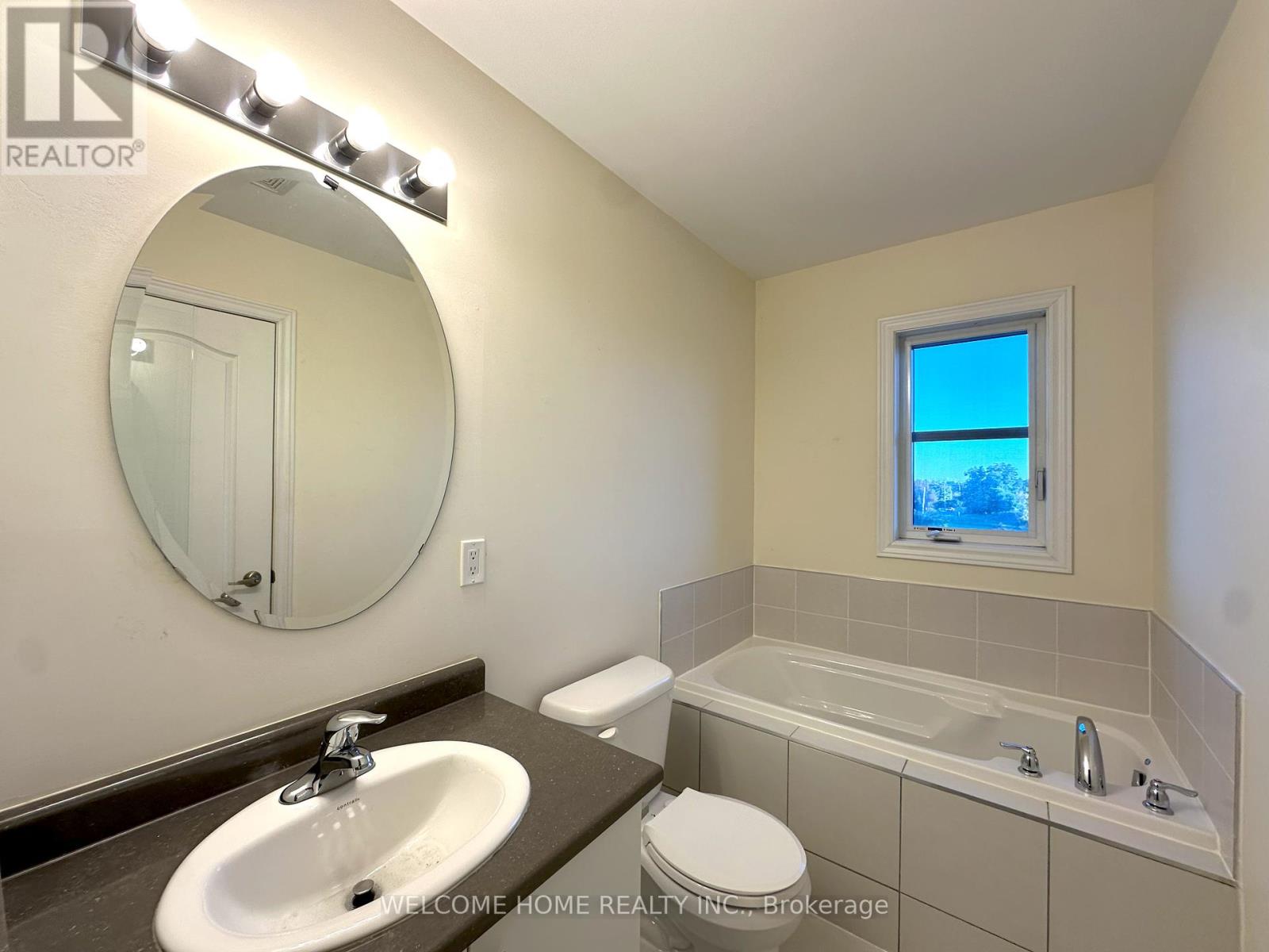 Photo 13 of 7 City Park Circle, Vaughan ON