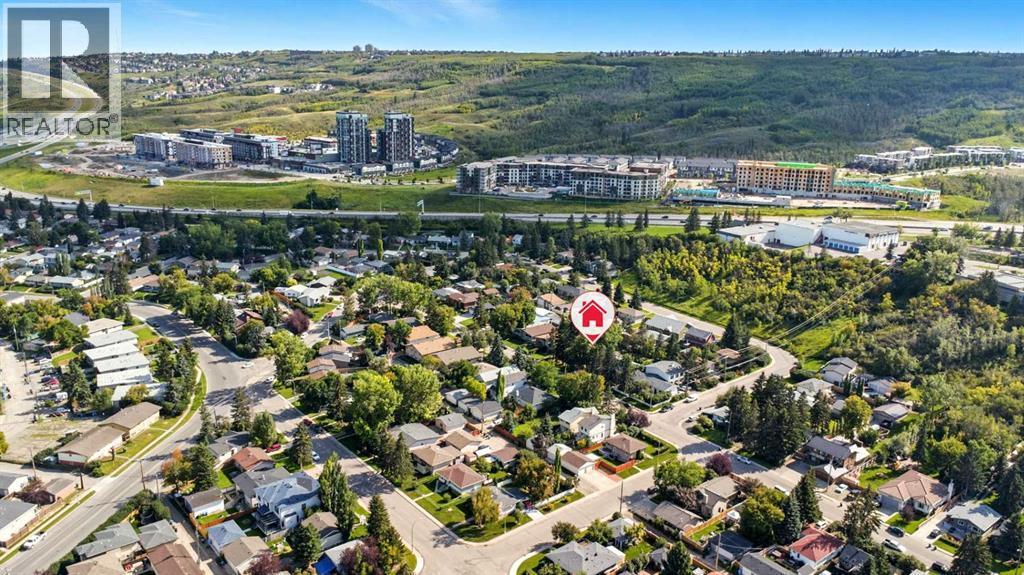Photo 15 of 7827 33 Avenue Nw, Calgary AB