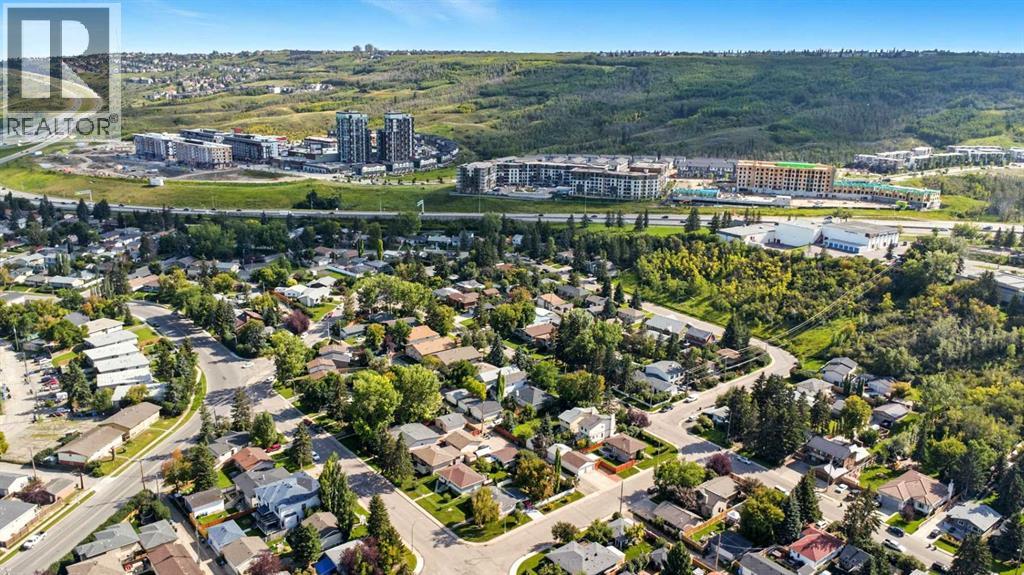 Photo 16 of 7827 33 Avenue Nw, Calgary AB