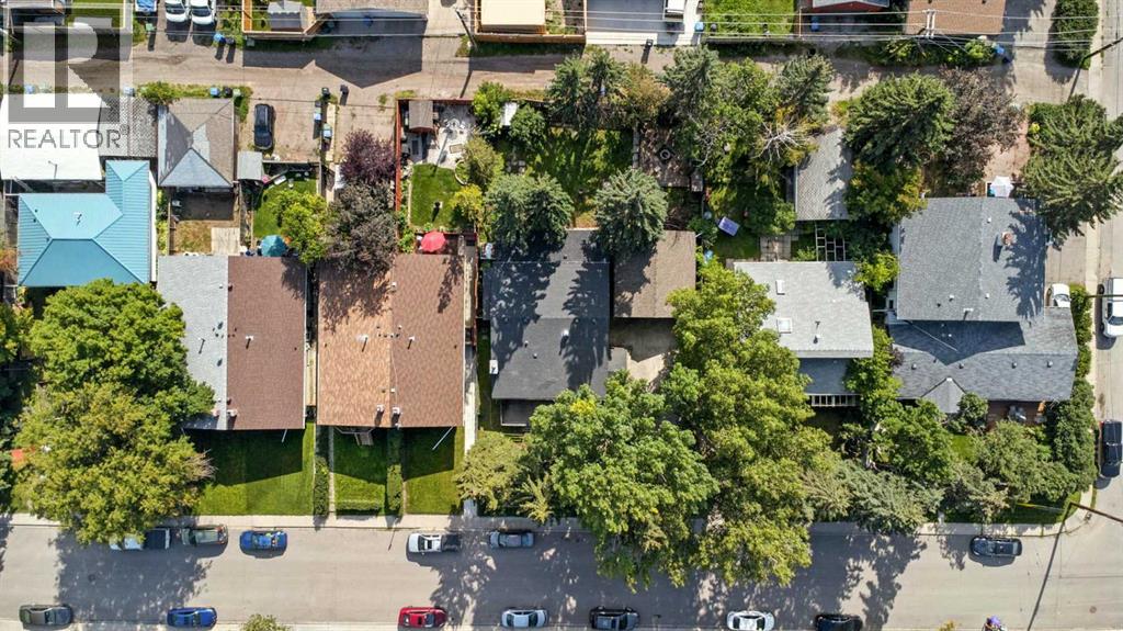 Photo 2 of 7827 33 Avenue Nw, Calgary AB