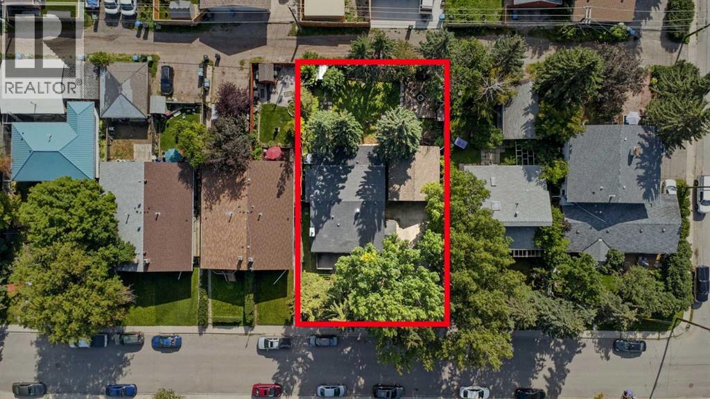 Photo 1 of 7827 33 Avenue Nw, Calgary AB