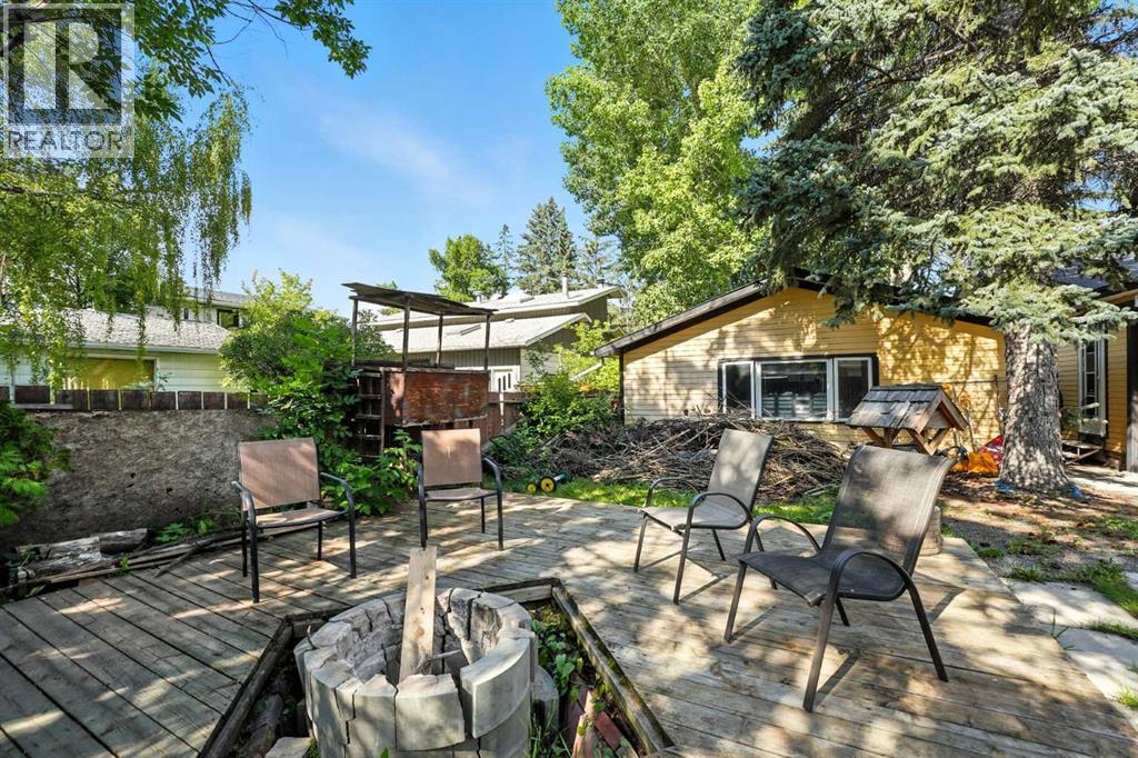 Photo 11 of 7827 33 Avenue Nw, Calgary AB
