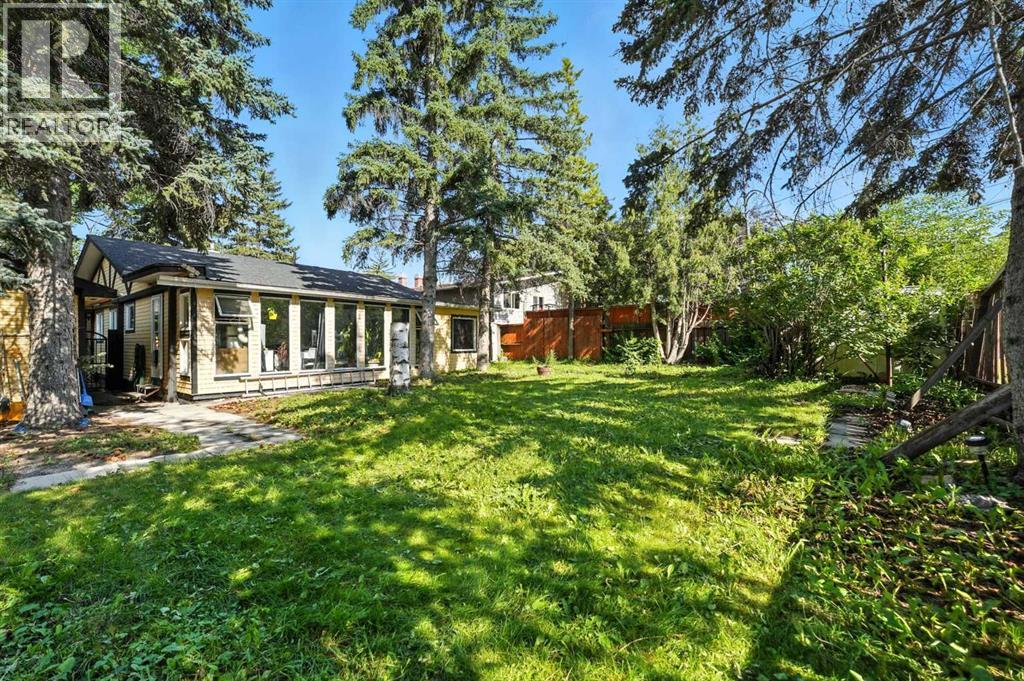 Photo 13 of 7827 33 Avenue Nw, Calgary AB