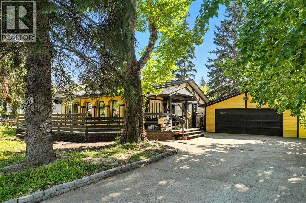 Photo 10 of 7827 33 Avenue Nw, Calgary AB