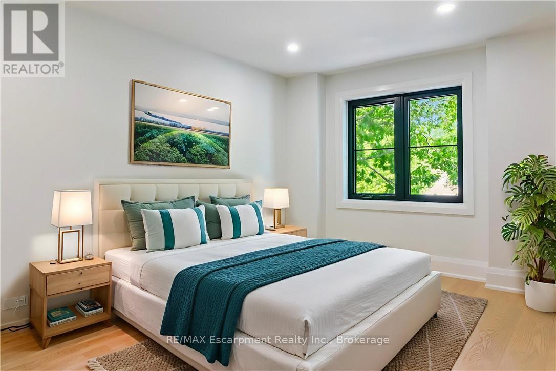 Photo 30 of 319 Beechfield Road, Oakville ON