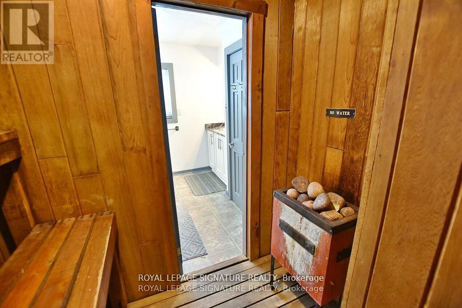 Photo 24 of 163 Tyrolean Lane, Blue Mountains ON
