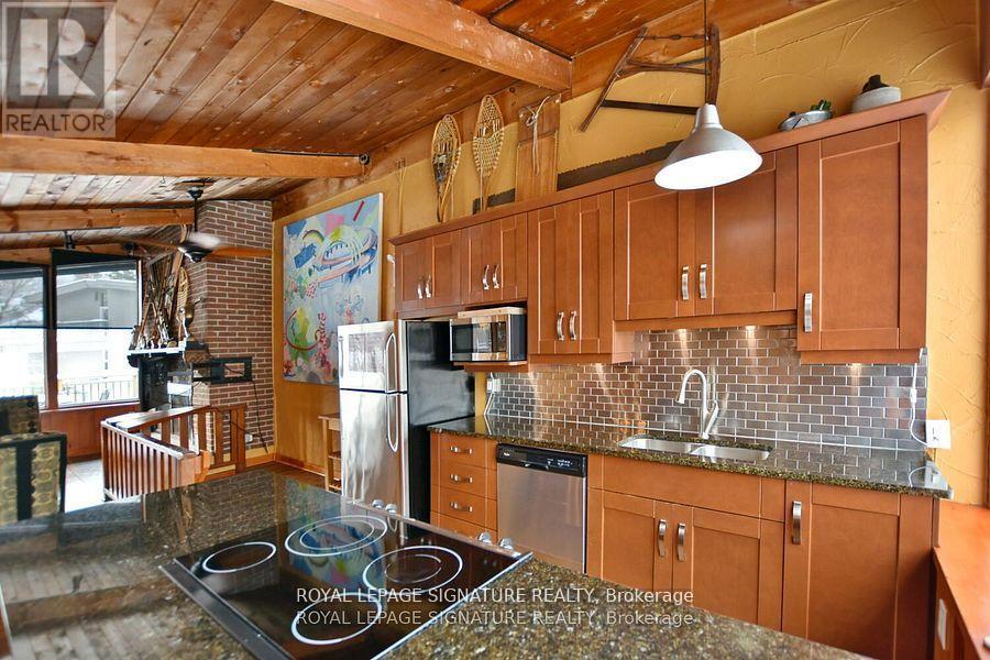 Photo 36 of 163 Tyrolean Lane, Blue Mountains ON