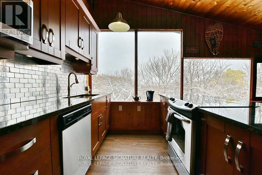 Photo 37 of 163 Tyrolean Lane, Blue Mountains ON