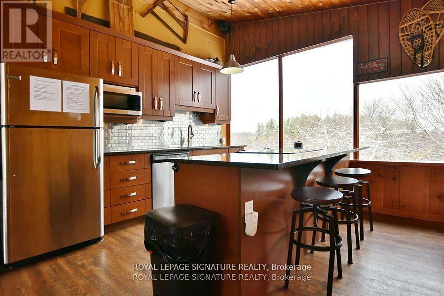 Photo 38 of 163 Tyrolean Lane, Blue Mountains ON