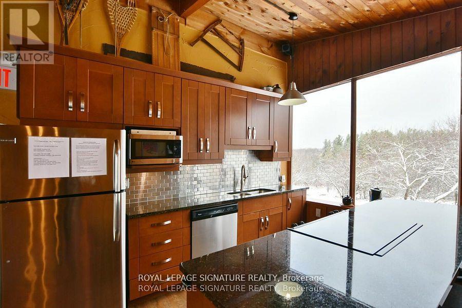 Photo 39 of 163 Tyrolean Lane, Blue Mountains ON