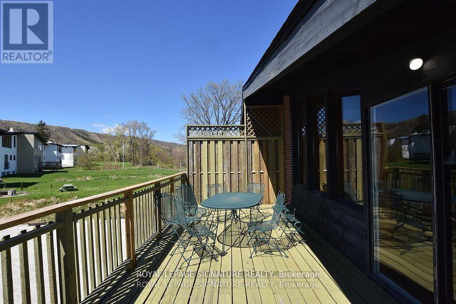 Photo 4 of 163 Tyrolean Lane, Blue Mountains ON