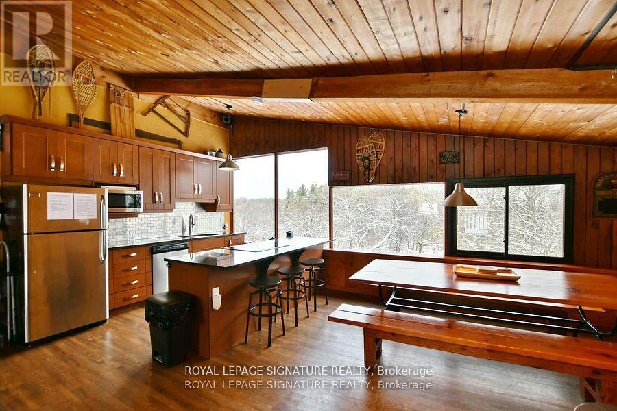 Photo 42 of 163 Tyrolean Lane, Blue Mountains ON