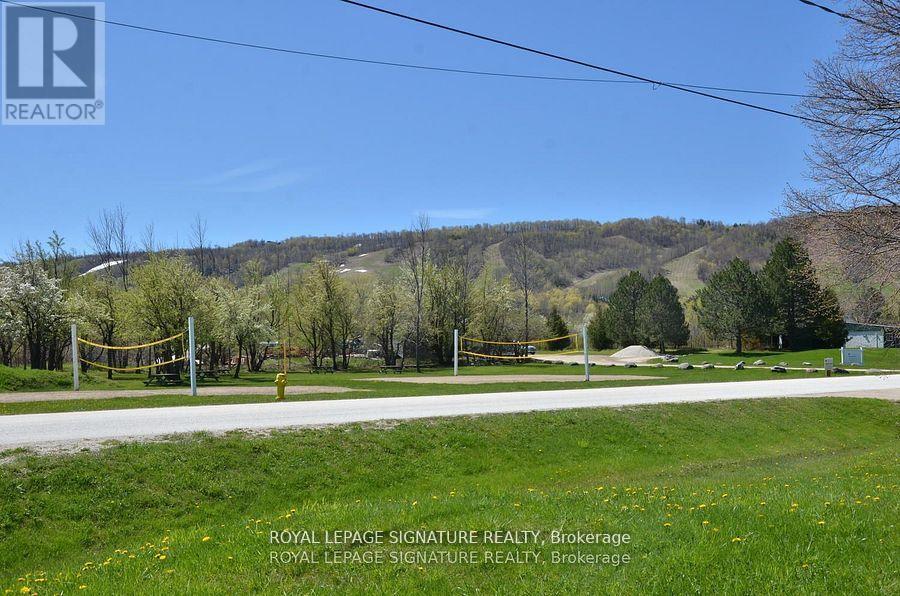 Photo 6 of 163 Tyrolean Lane, Blue Mountains ON