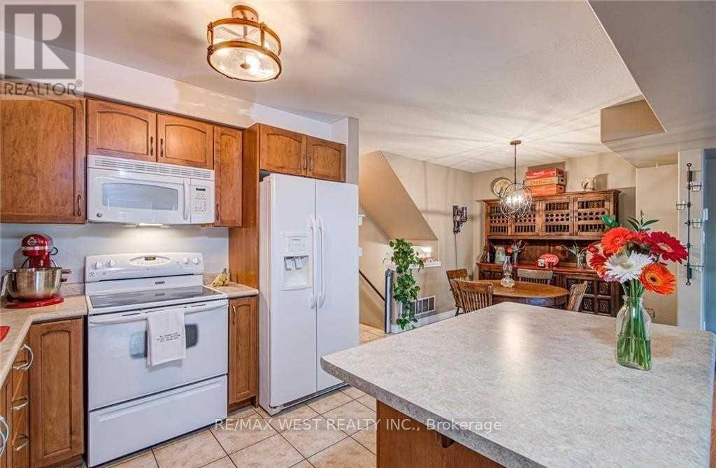 Photo 5 of 4475 Comfort Crescent, Lincoln ON
