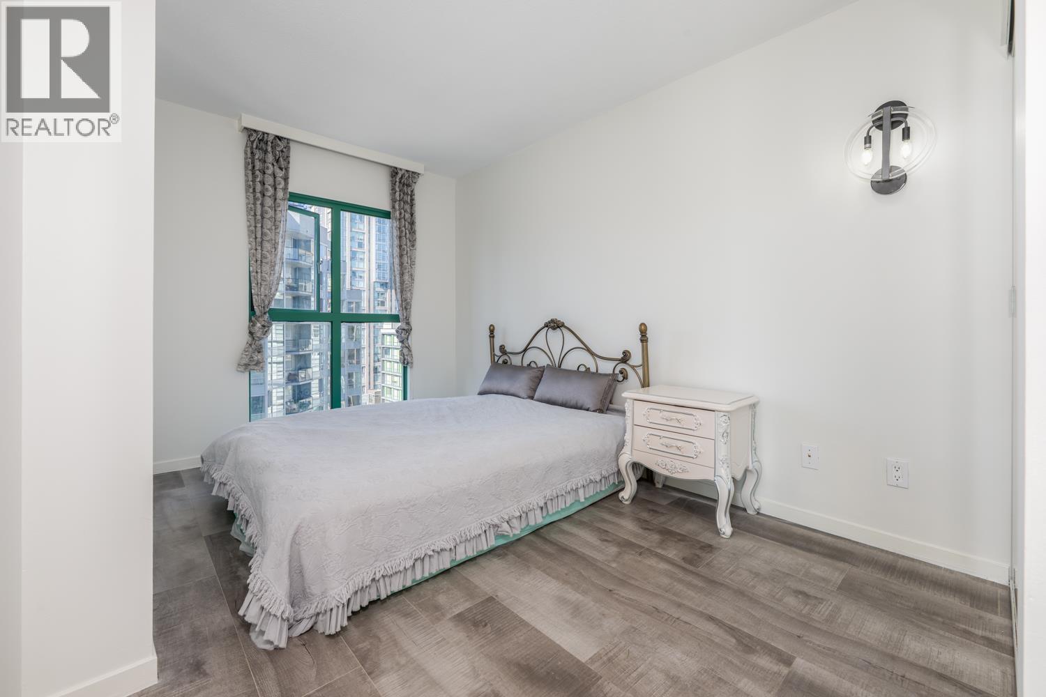 Photo 10 of 1504 1188 Howe Street, Vancouver BC