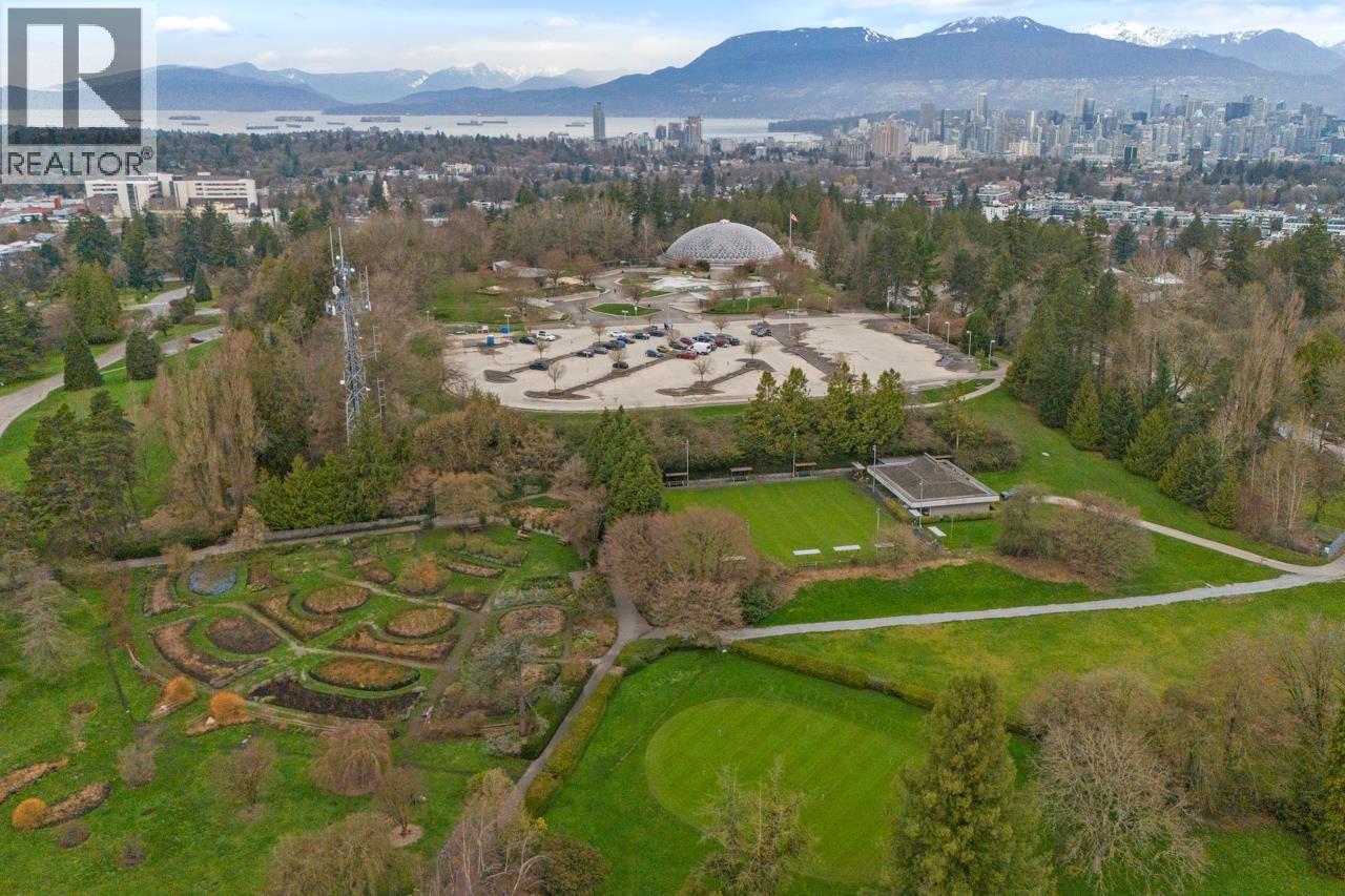 Photo 15 of 205 5089 Quebec Street, Vancouver BC