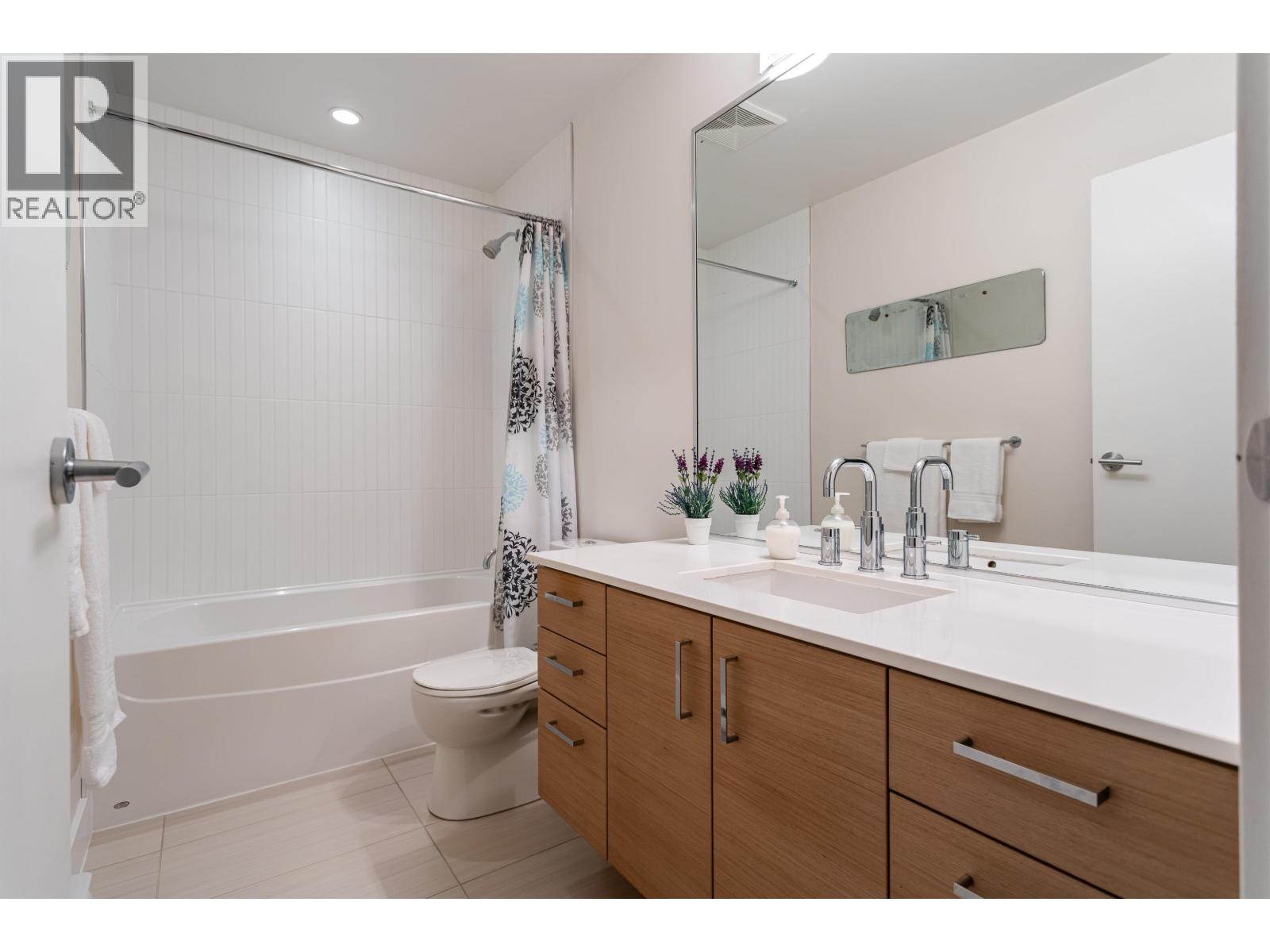 Photo 14 of 2 7198 Barnet Road, Burnaby BC