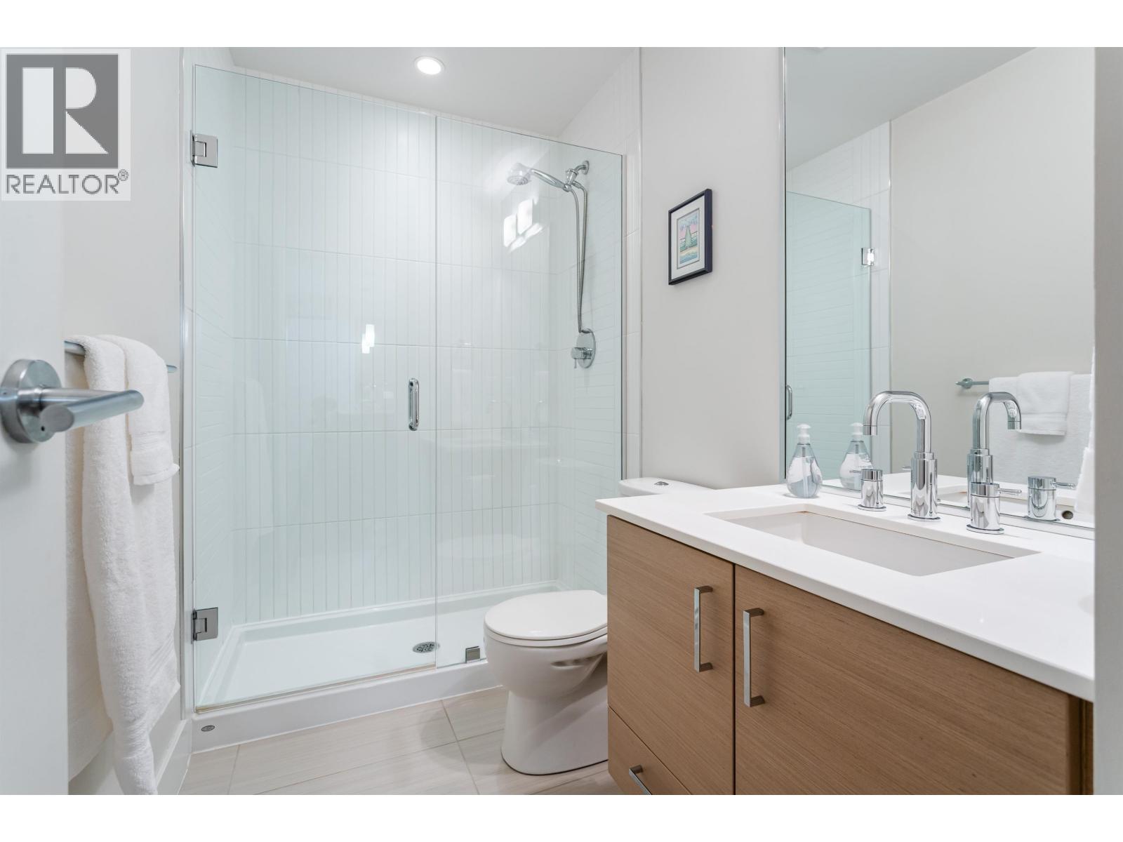 Photo 17 of 2 7198 Barnet Road, Burnaby BC