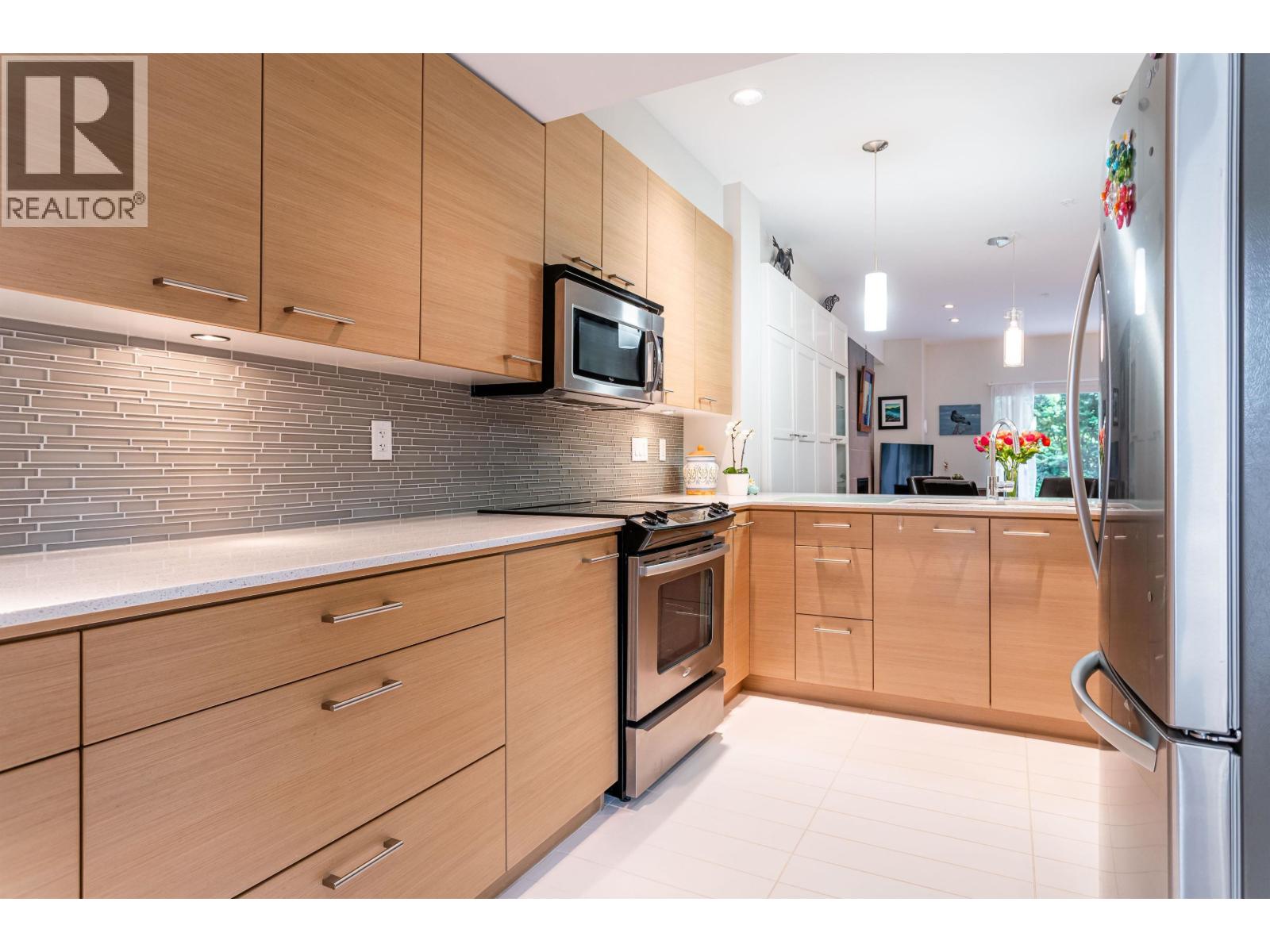 Photo 6 of 2 7198 Barnet Road, Burnaby BC