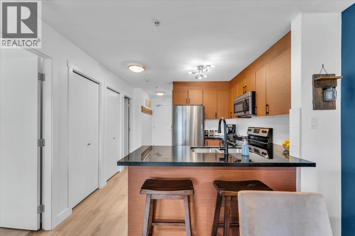 Photo 11 of 305 930 W 16th Avenue, Vancouver BC