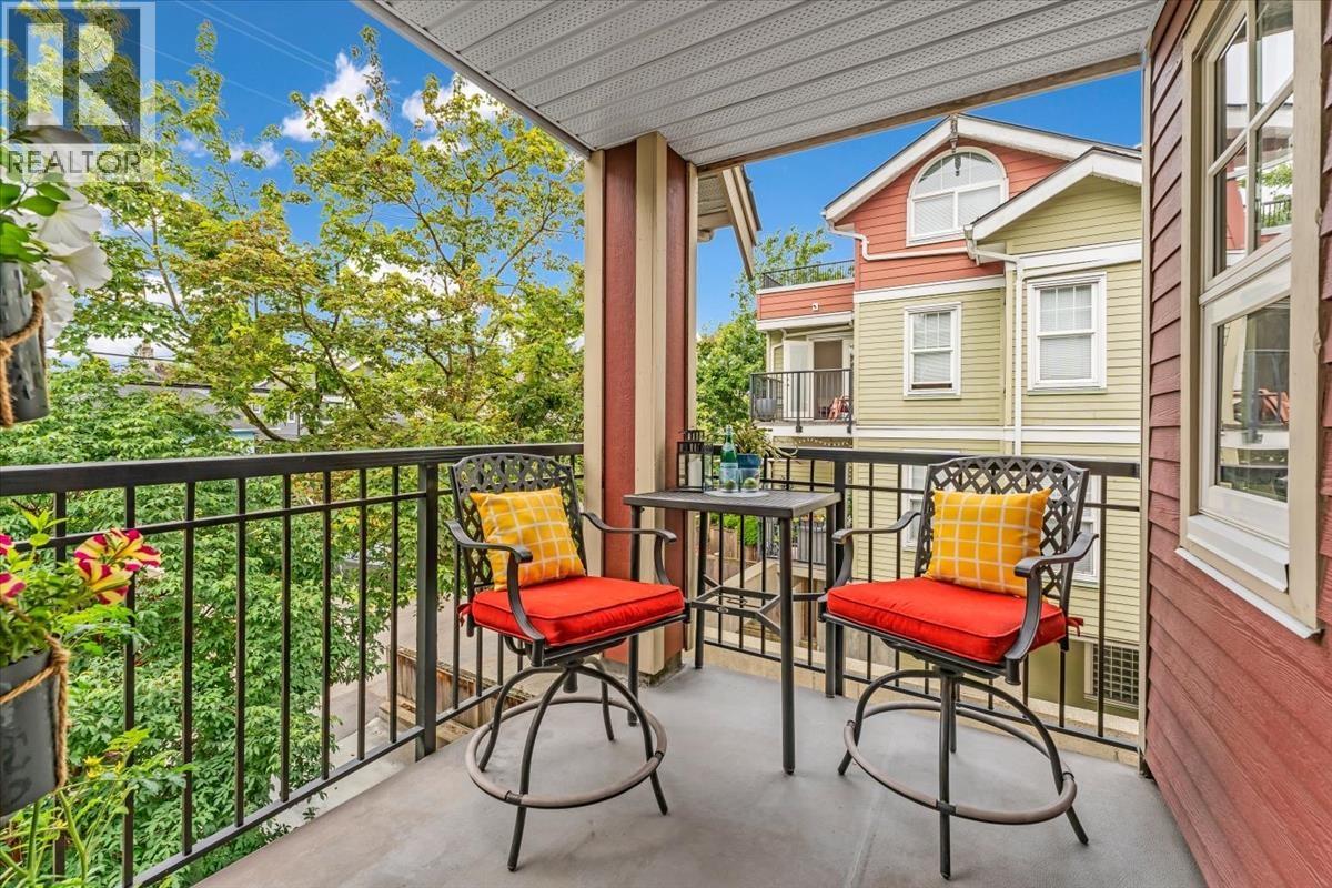 Photo 7 of 305 930 W 16th Avenue, Vancouver BC