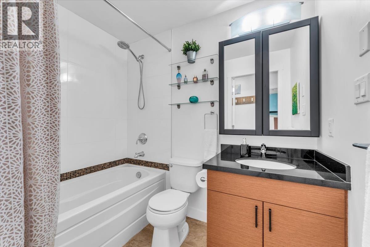 Photo 12 of 305 930 W 16th Avenue, Vancouver BC
