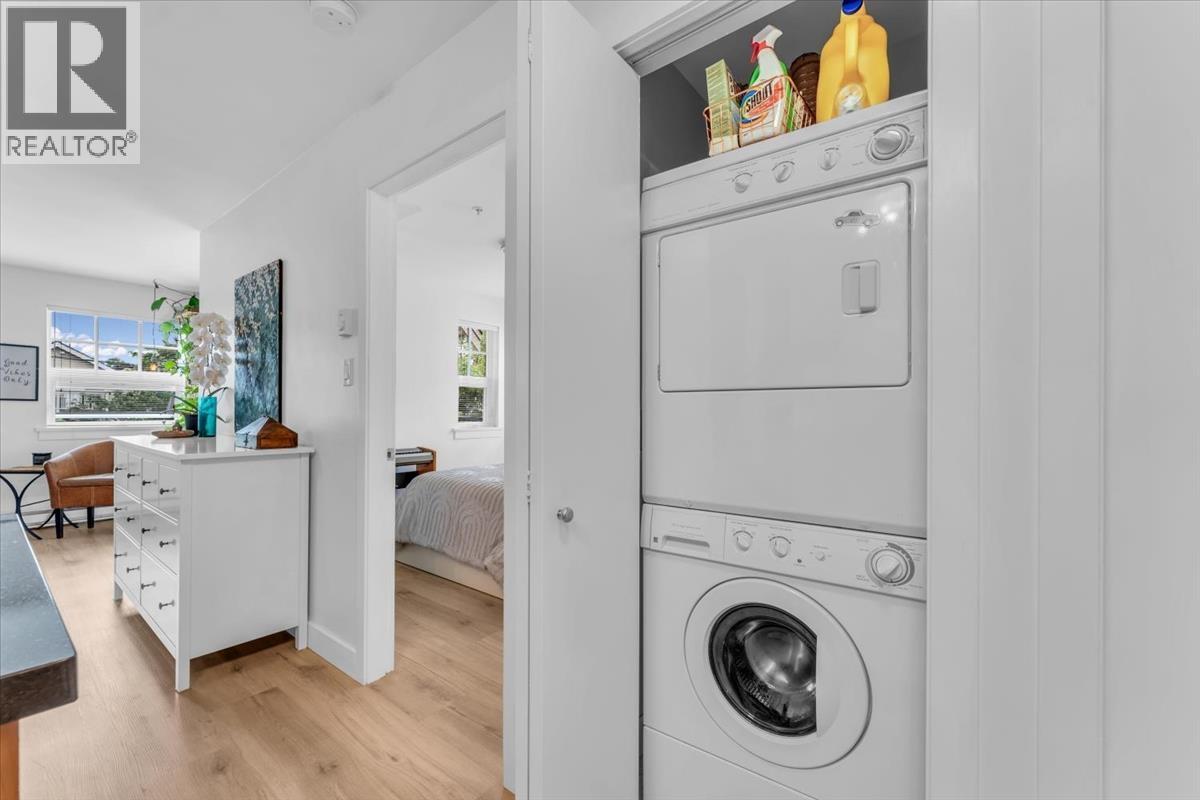 Photo 21 of 305 930 W 16th Avenue, Vancouver BC