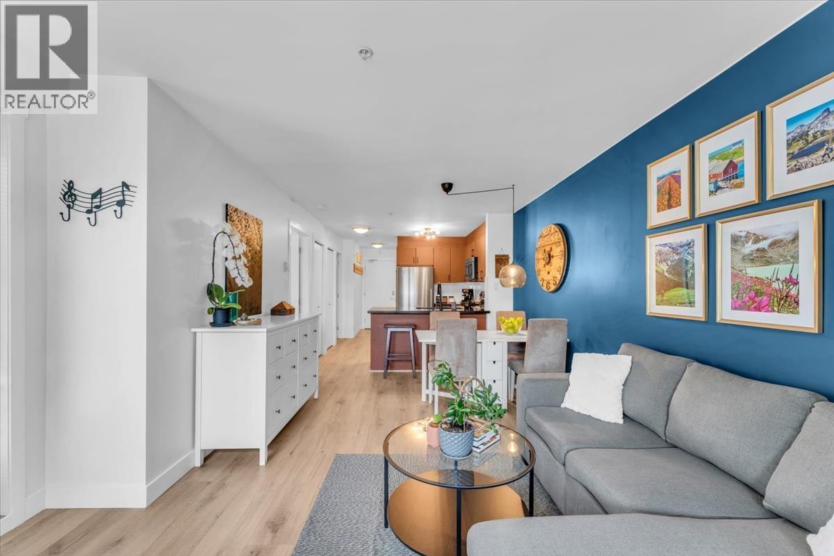 Photo 2 of 305 930 W 16th Avenue, Vancouver BC
