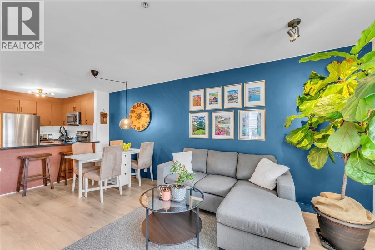 Photo 15 of 305 930 W 16th Avenue, Vancouver BC