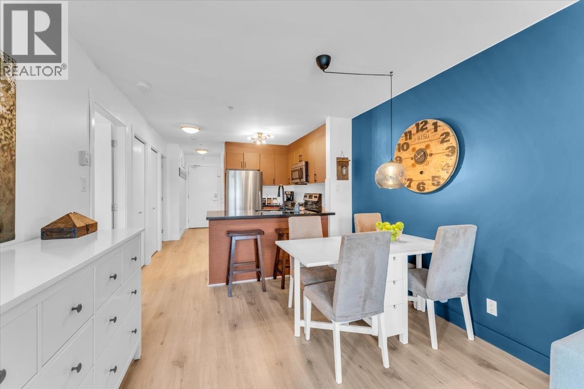 Photo 4 of 305 930 W 16th Avenue, Vancouver BC