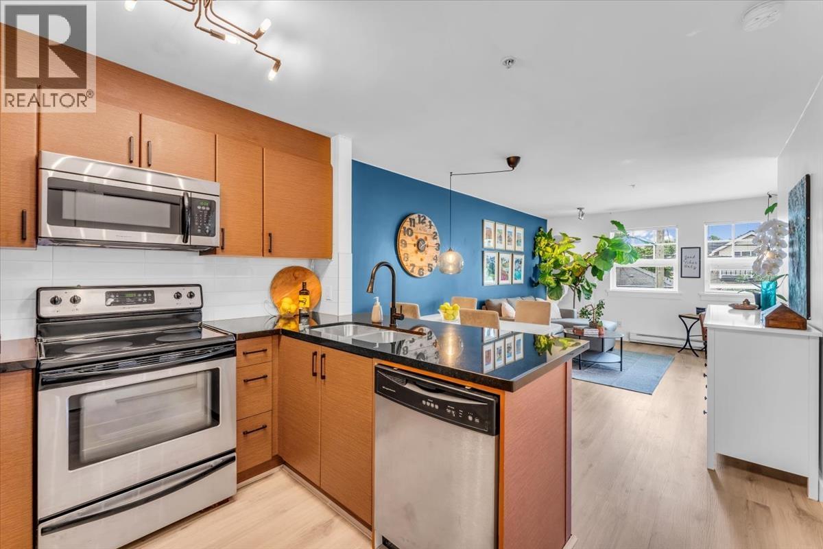 Photo 14 of 305 930 W 16th Avenue, Vancouver BC