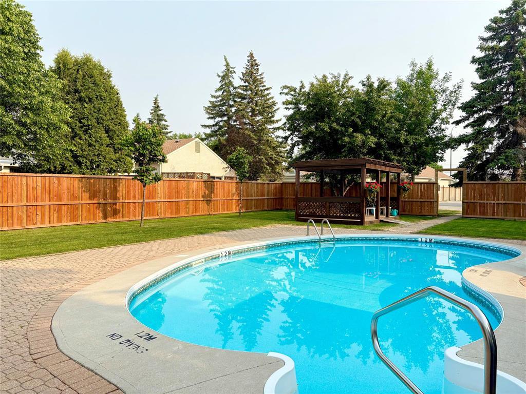 Photo 21 of 26 6645 Roblin Boulevard, Winnipeg MB