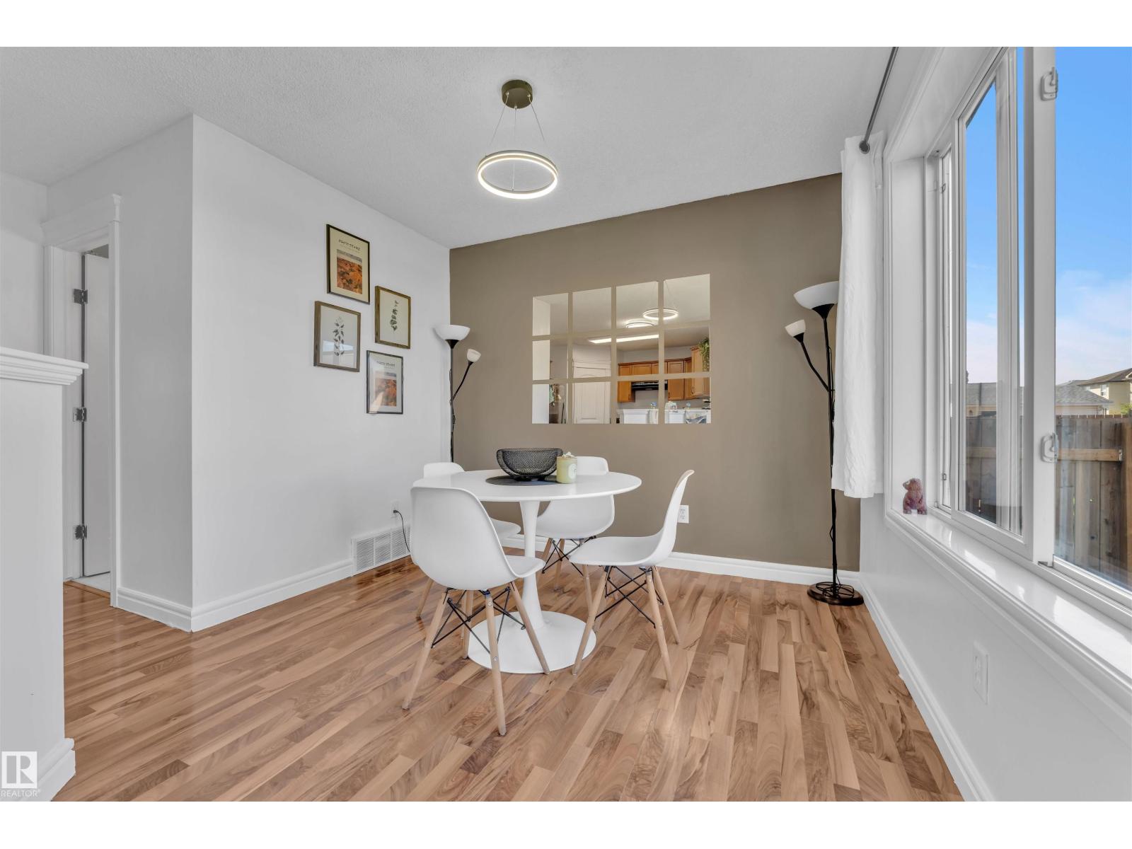 Photo 1 of 3906 161 Av Nw, Edmonton AB
