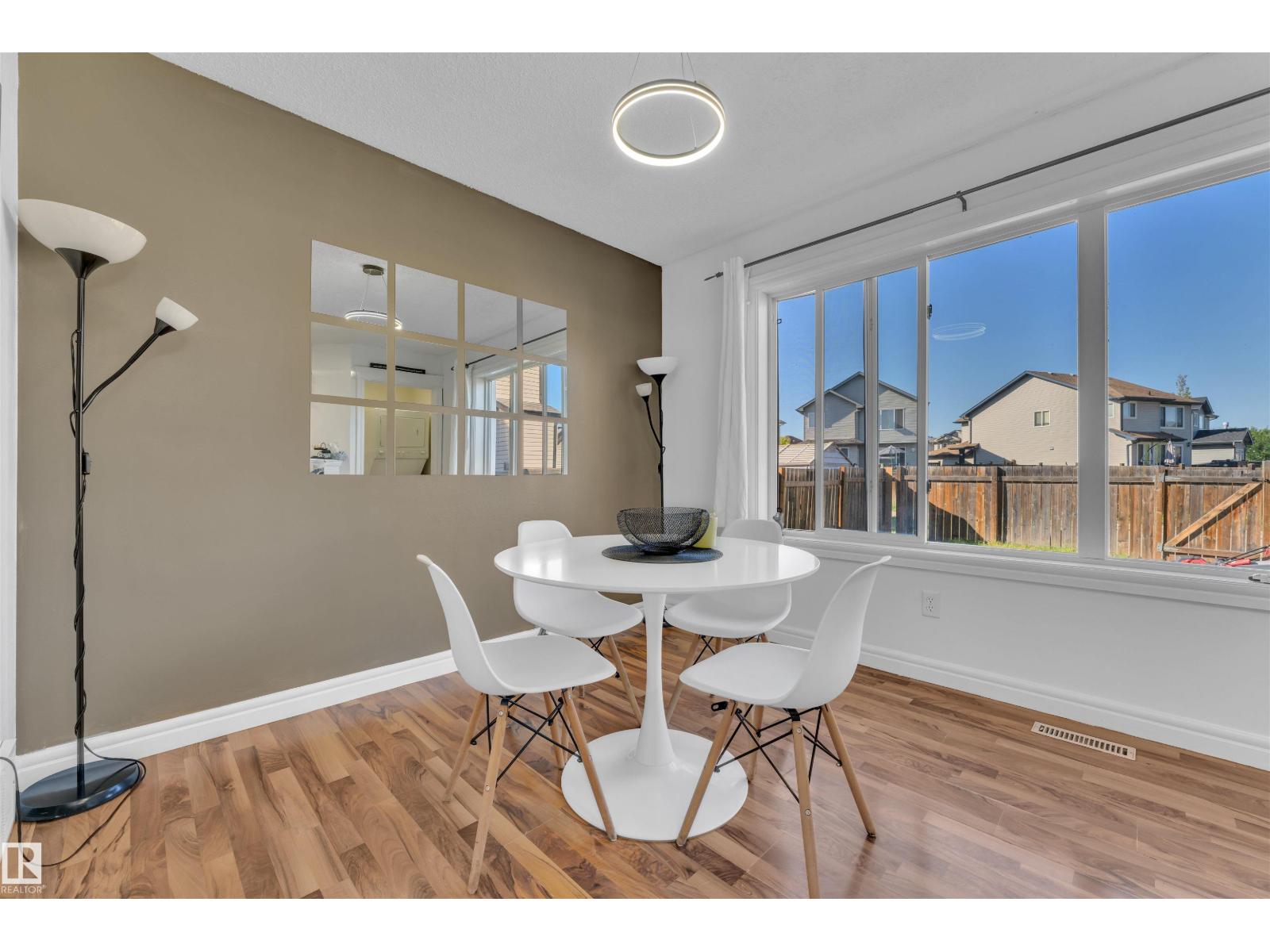 Photo 13 of 3906 161 Av Nw, Edmonton AB