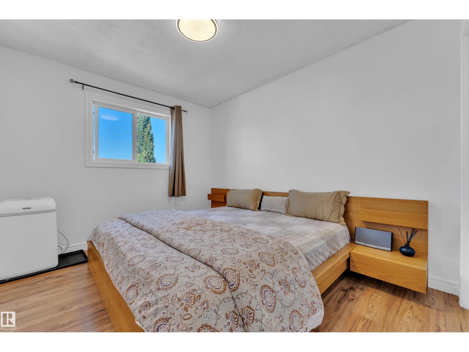 Photo 22 of 3906 161 Av Nw, Edmonton AB