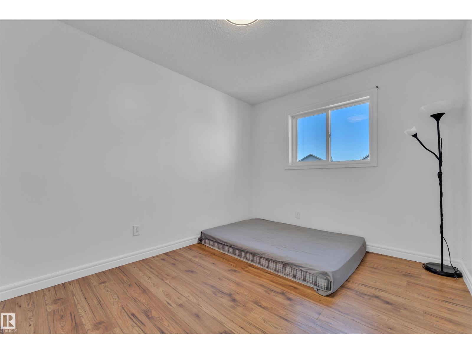 Photo 8 of 3906 161 Av Nw, Edmonton AB