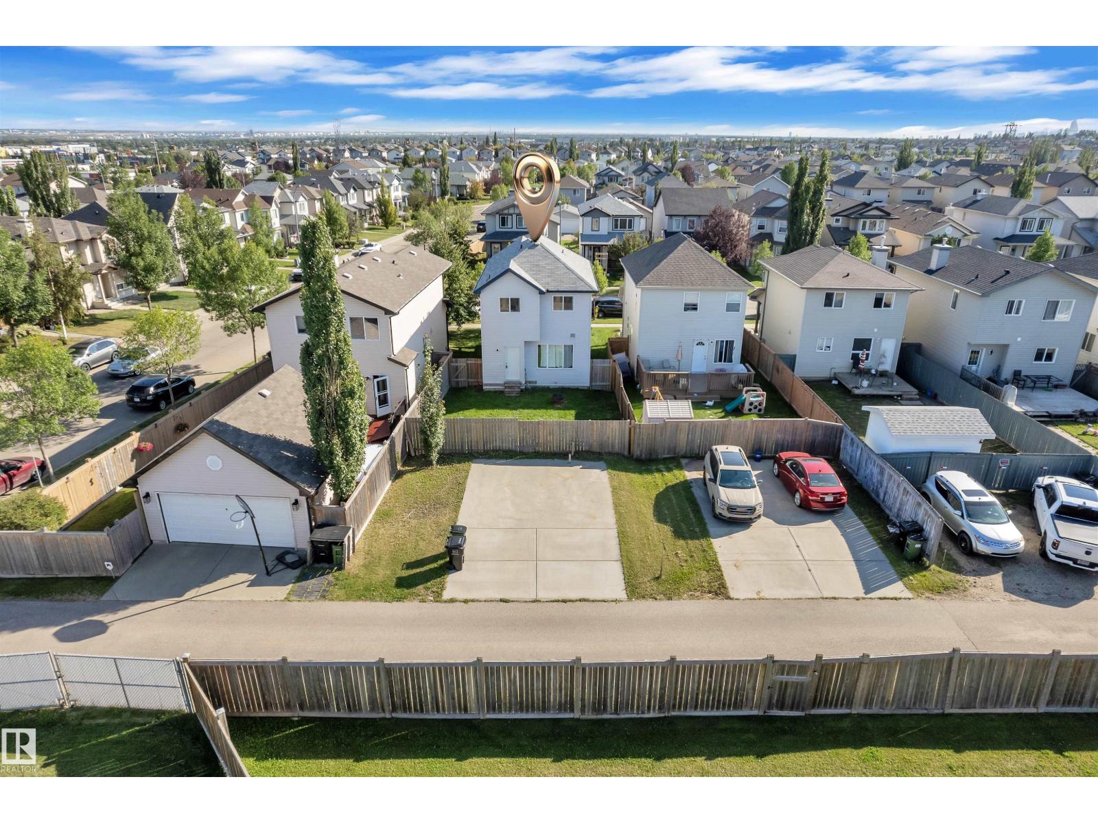 Photo 11 of 3906 161 Av Nw, Edmonton AB