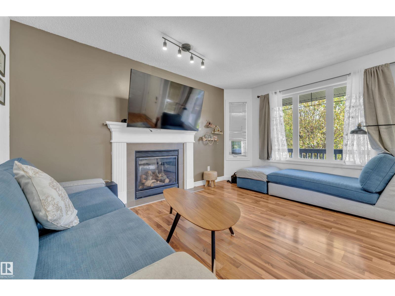 Photo 2 of 3906 161 Av Nw, Edmonton AB